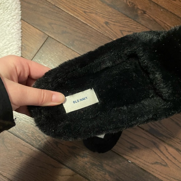 Old Navy Black Slippers - Picture 2 of 3